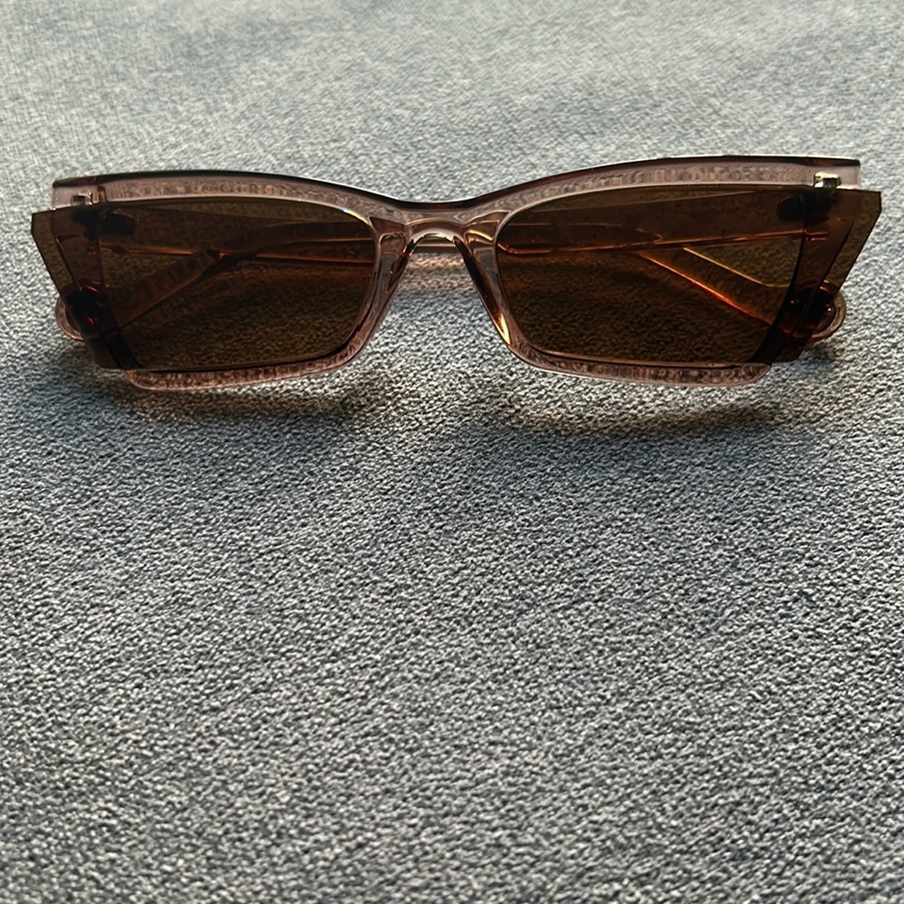 🕶️ Burgundy Sunnies